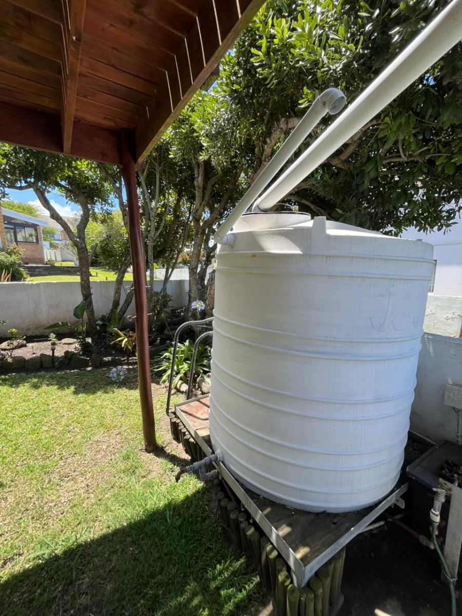 3 Bedroom Property for Sale in Cove Rock Eastern Cape